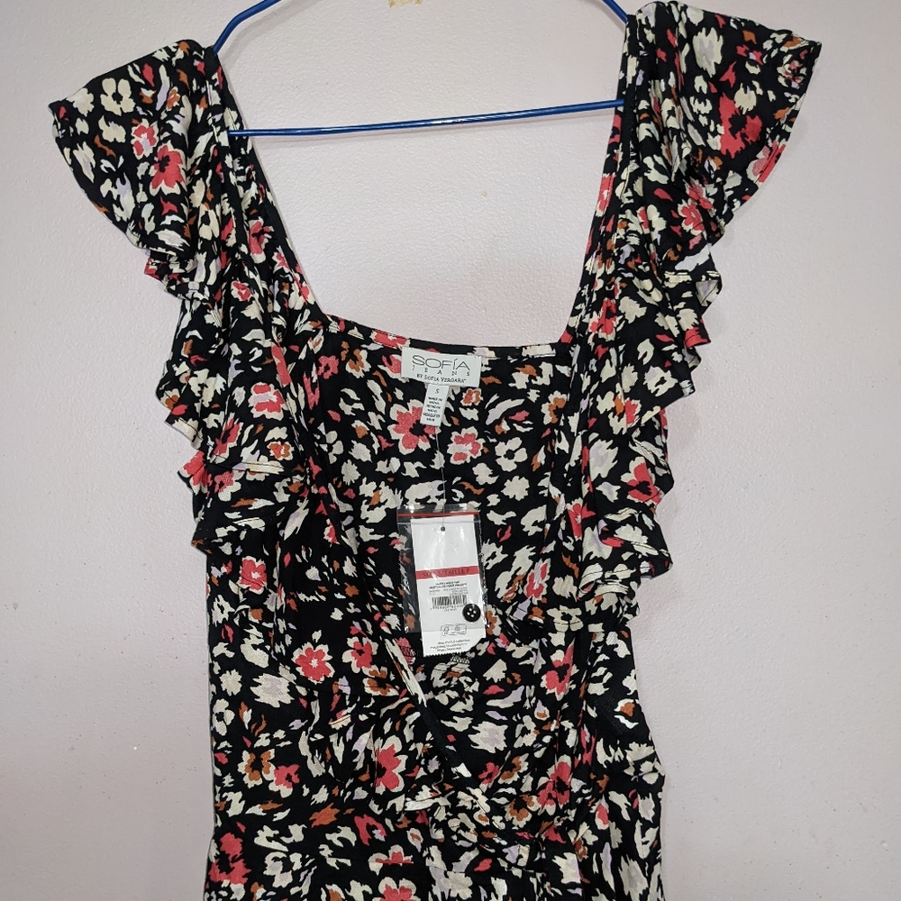 Sofia Vergara wrap around top